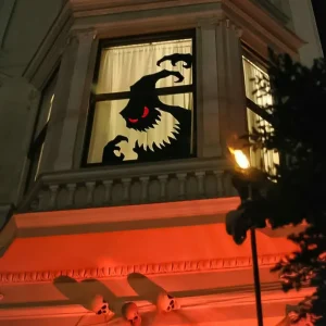 Gespenstische Fensteraufkleber für Halloween-Deko mit Hand und Kürbis