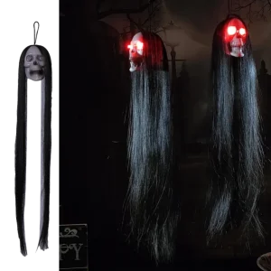 Gespenstische Halloween-Puppe mit leuchtenden Augen und Haaren