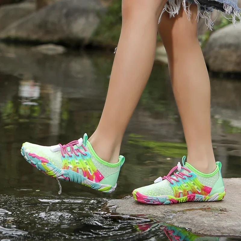 Farbenfrohe Wasserschuhe für Kinder – Barfuß-Sandalen für den Sommer – Bild 5
