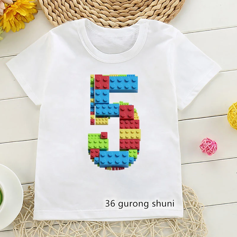 Kreatives T-Shirt für Jungen mit Bauklötzen und Namen – 15986 , 8T