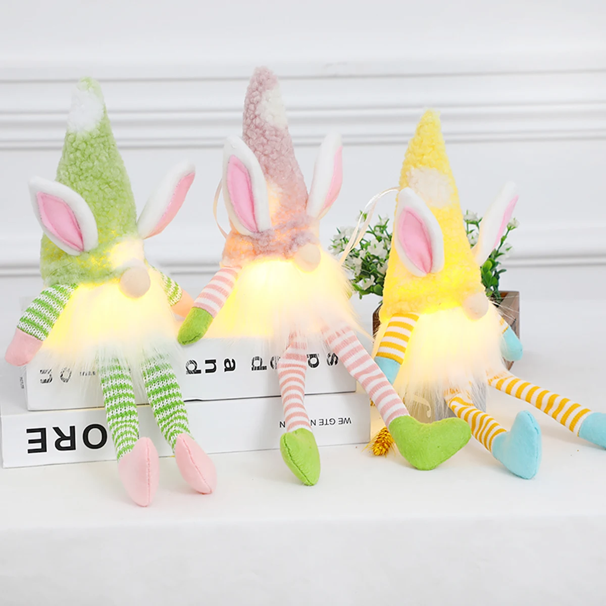 Bezaubernde Oster-Dekoration: Leuchtender Hase mit Gnom-Design – Bild 2
