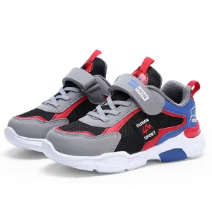 Bequeme und leichte Sneakers für Kinder in Rot