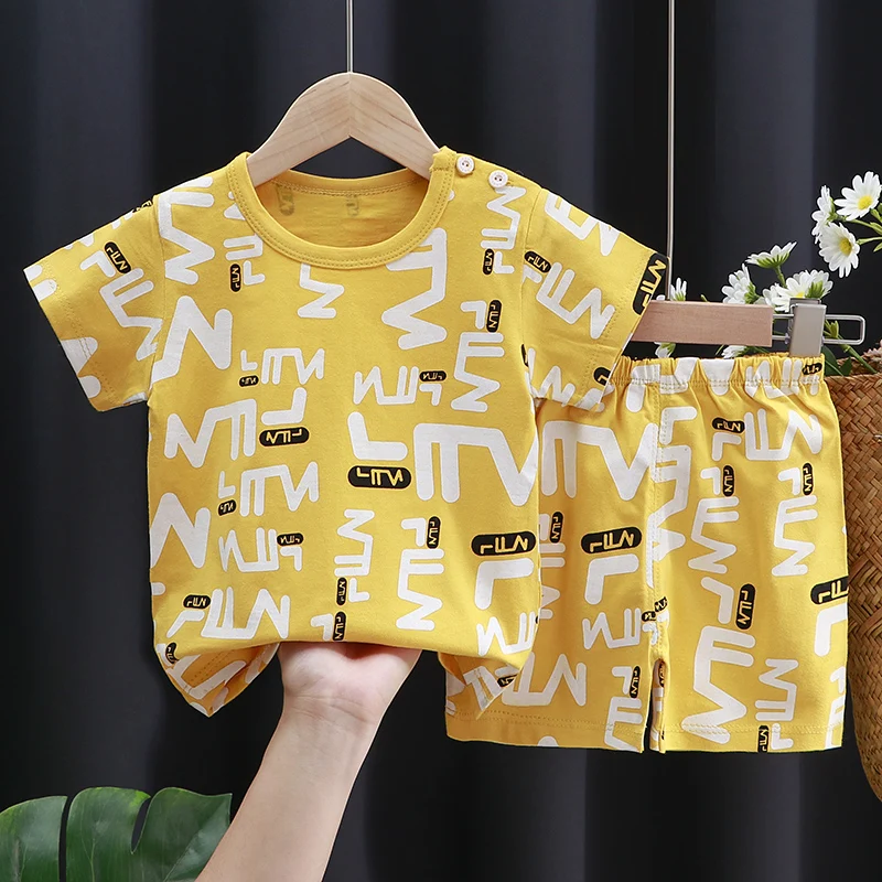 Hübsches Kinder-Outfit für Jungen und Mädchen mit T-Shirt und Shorts – Set8 , 6M-9M
