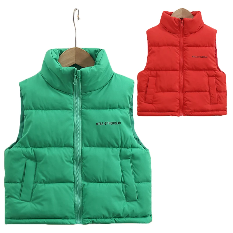 Wärmende Winterweste für Kinder im schicken Design