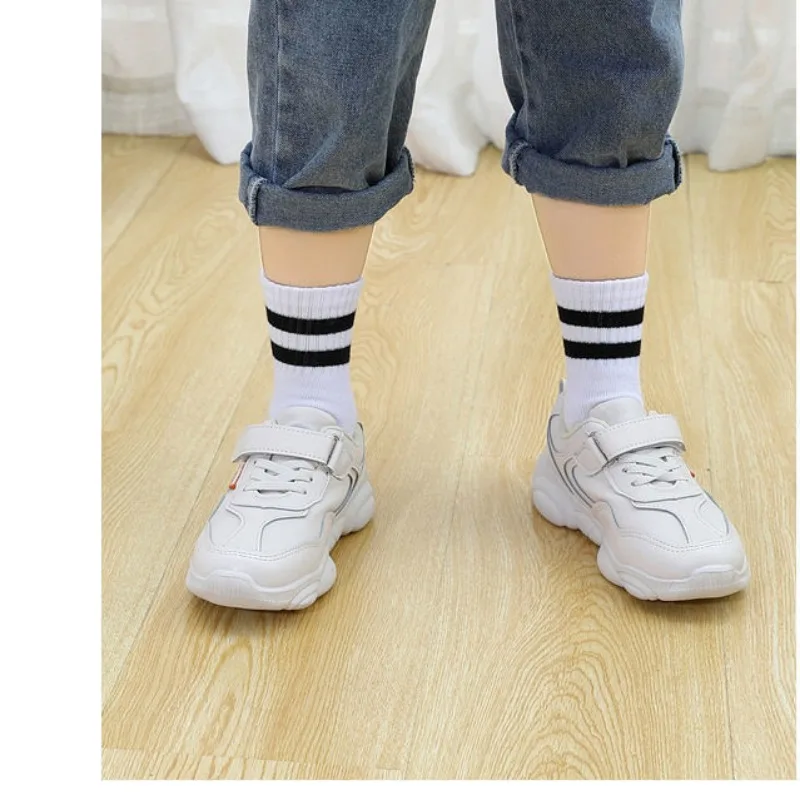 Bequeme Baumwollsocken im 5er-Set für Kinder – Grau, Schwarz, Weiß – Bild 3