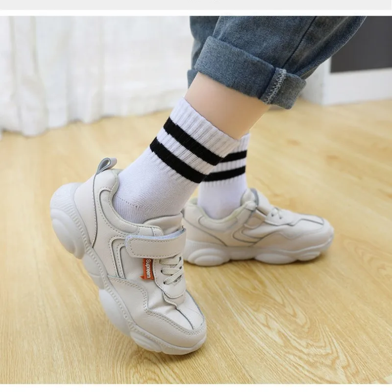 Bequeme Baumwollsocken im 5er-Set für Kinder – Grau, Schwarz, Weiß – Bild 2