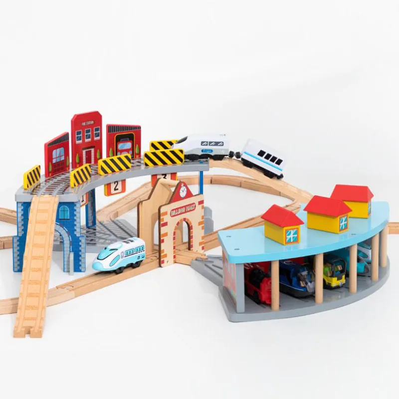 Bequeme Holzeisenbahn-Station mit Garage für Kinder – Bild 2