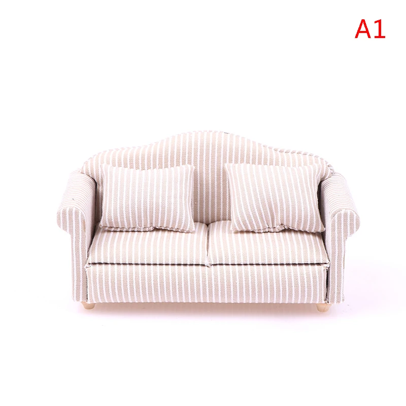 Gemütliches 1:12 Mini Sofa mit Kissen für Puppenhauspädagogik – A1