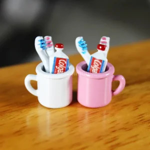 Miniaturset für Puppenhaus: Zahnbürste, Zahnpasta und Becher