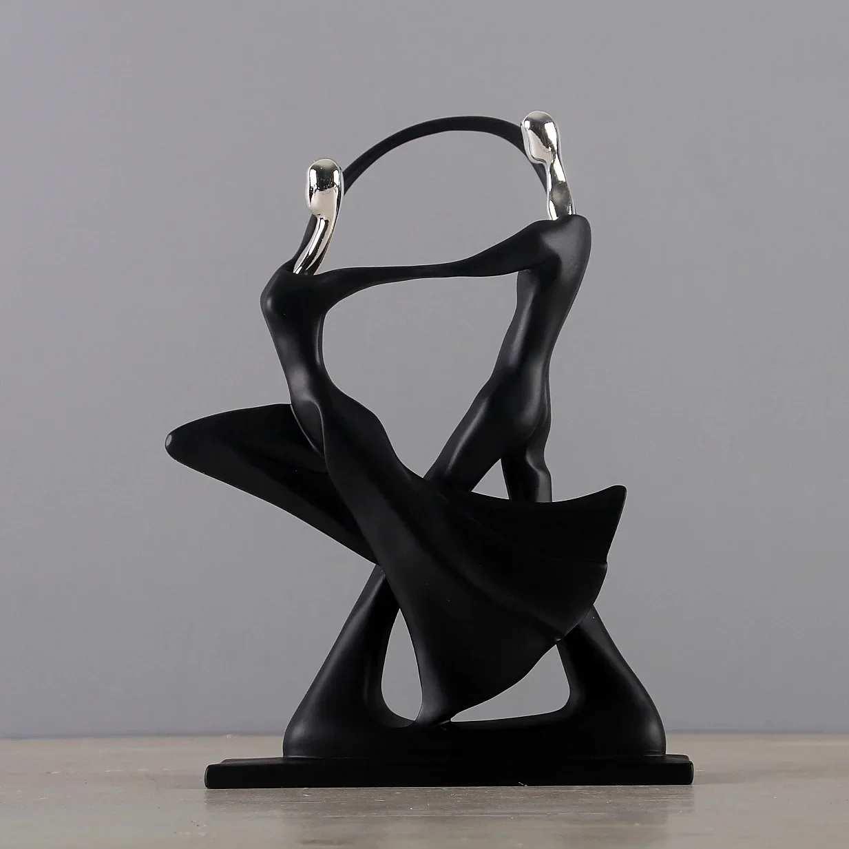 Nordic Kunst: Tanzendes Paar aus Resin für stilvolle Wohnräume – Bild 6
