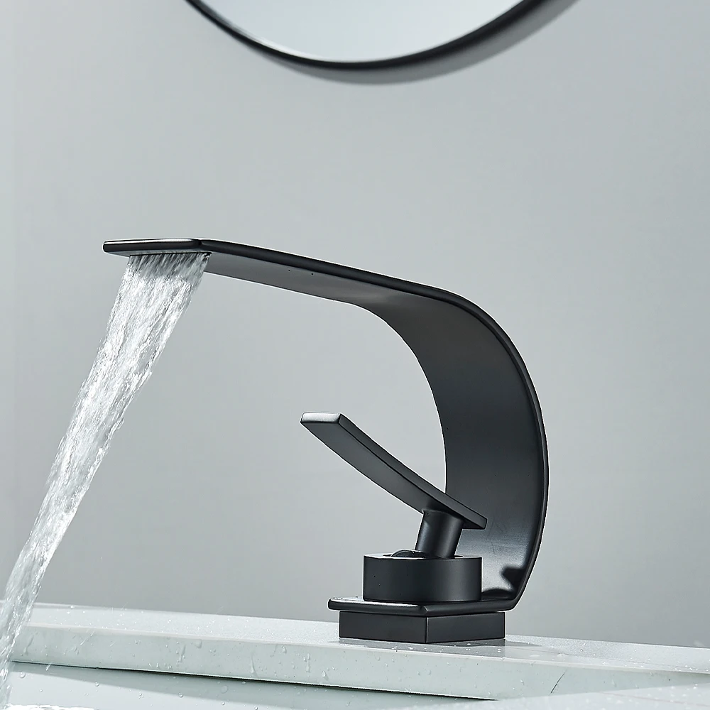 Eleganter Schwarzer Badezimmerarmatur mit Wasserfall-Design – Bild 3