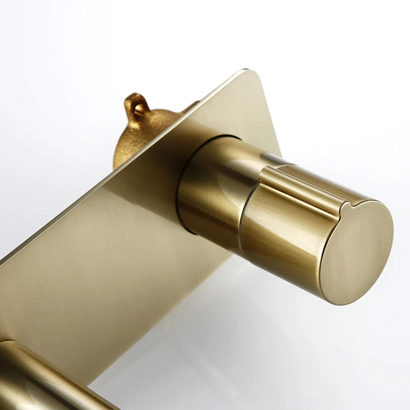 Eleganter Wandmontierter Wasserhahn für Bad mit Goldfinish – Bild 4