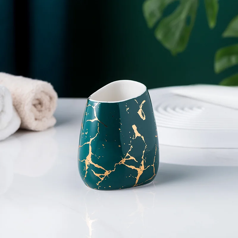 Elegantes fünfteilige Keramik-Badezimmer-Set für Familie – Toothbrush holder