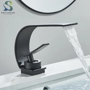 Eleganter Schwarzer Badezimmerarmatur mit Wasserfall-Design