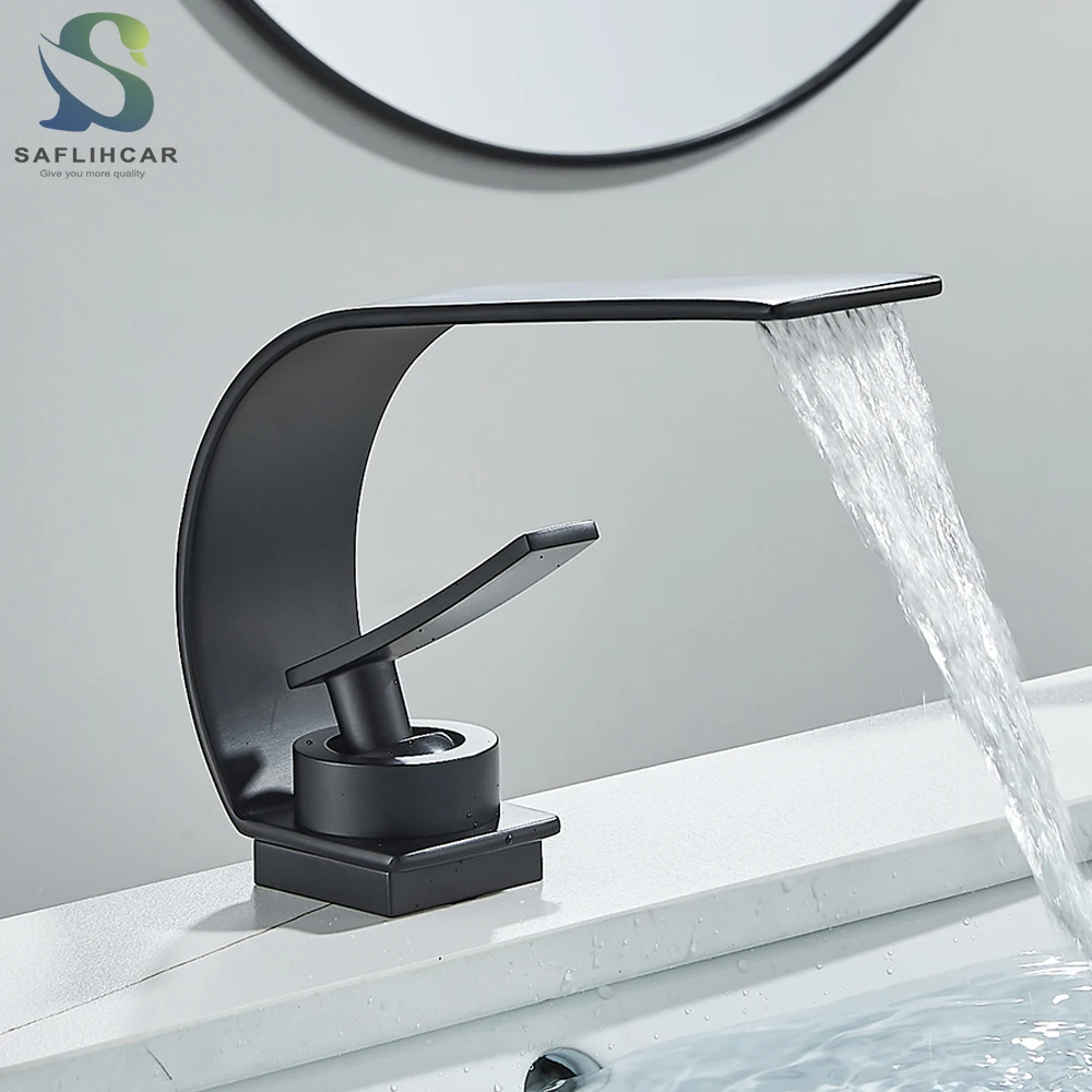 Eleganter Schwarzer Badezimmerarmatur mit Wasserfall-Design