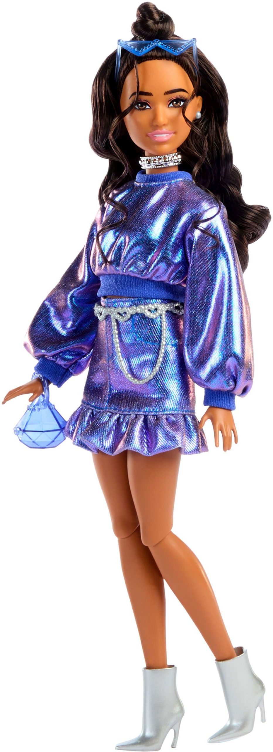 Barbie Deluxe Style-Modepuppe #7 in blauem Metallic-Top und Rock mit Accessoires, brünett